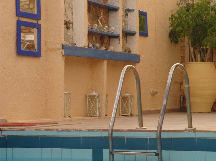 Maria Flora Apartments