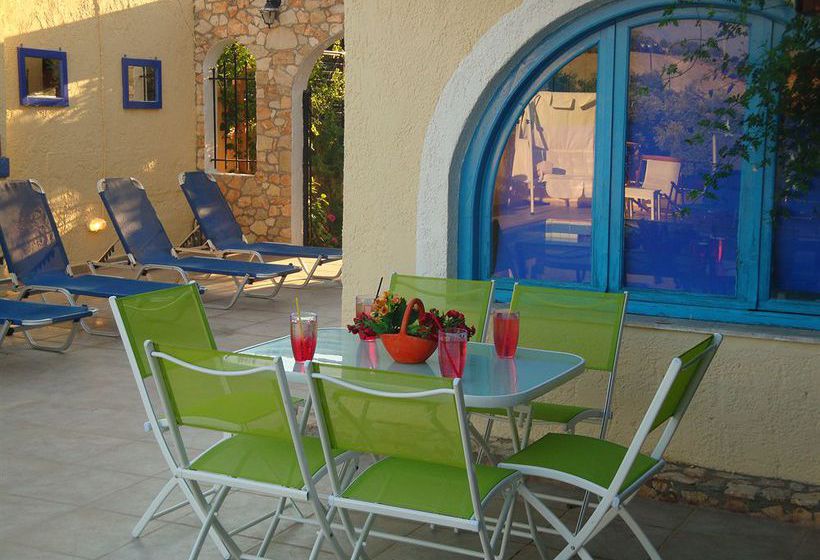 Maria Flora Apartments