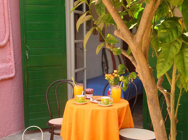 Maria Flora Apartments