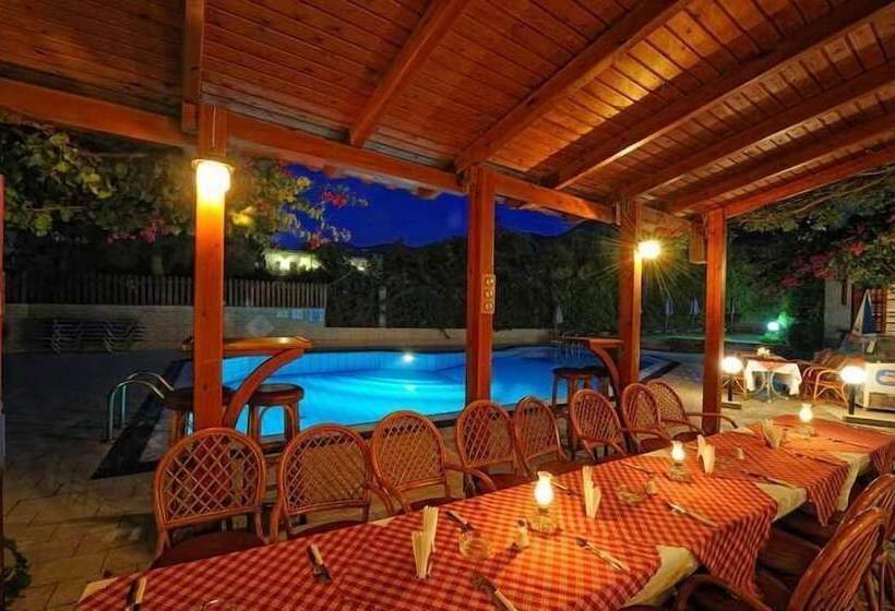 Maria Lambis Apartments