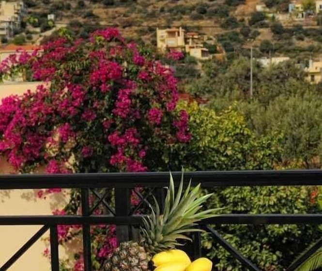 Maria Lambis Apartments