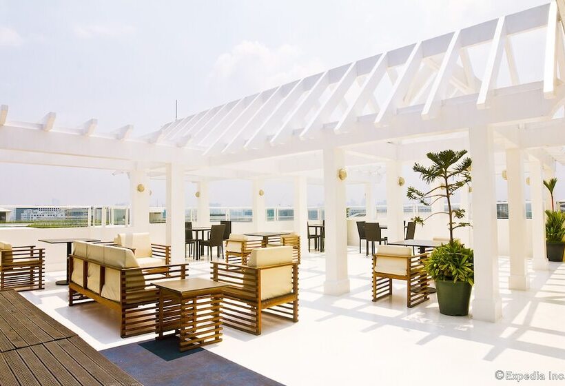 Microtel By Wyndham Mall Of Asia