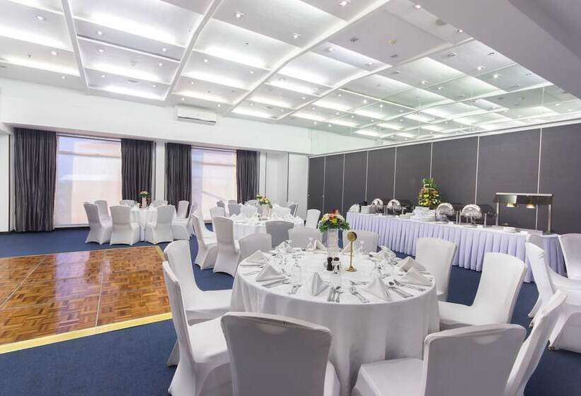 Microtel By Wyndham Mall Of Asia