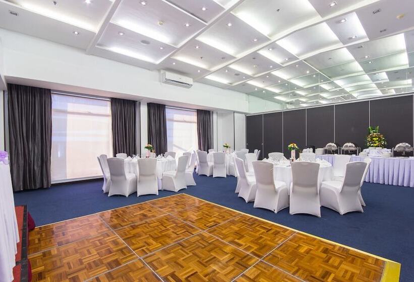 Microtel By Wyndham Mall Of Asia