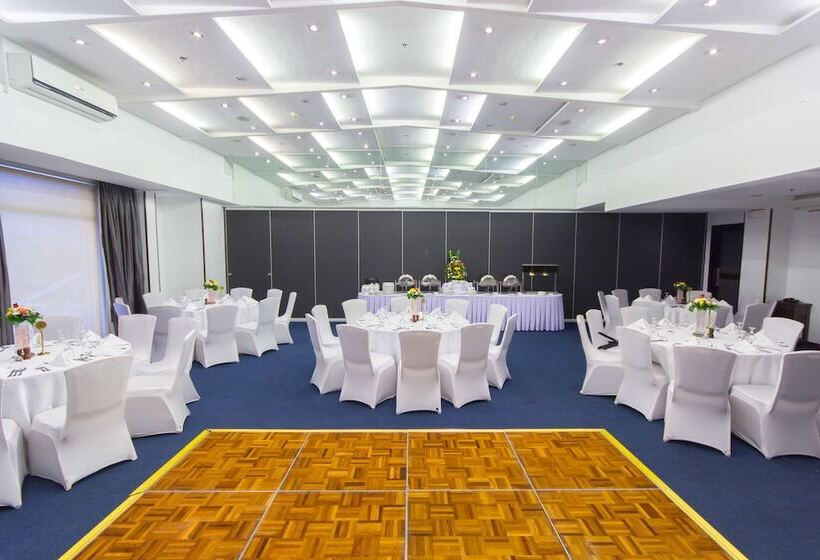 Microtel By Wyndham Mall Of Asia