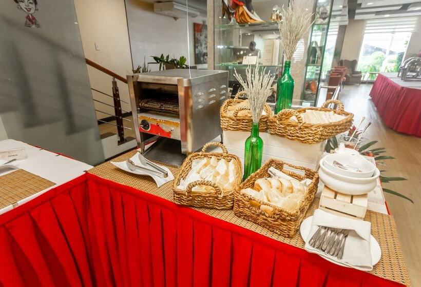 Microtel By Wyndham Mall Of Asia