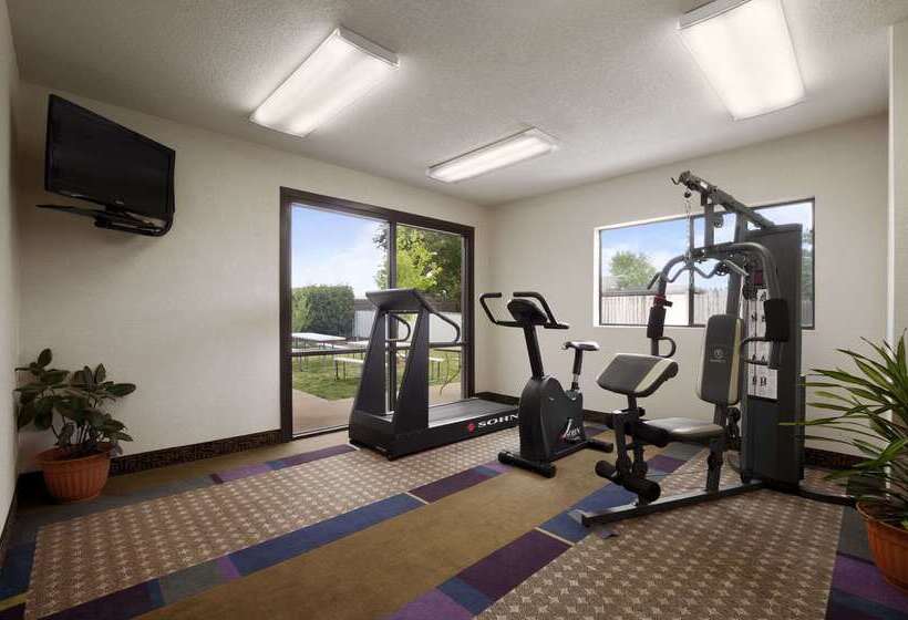 فندق على الطريق Days Inn By Wyndham Childress