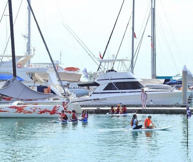 リゾートホテル Nongsa Point Marina