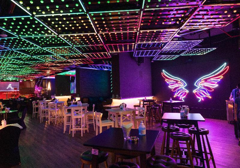 اقامتگاه Magnum Hotel & Suites West Bay