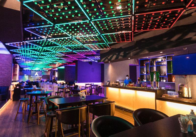 اقامتگاه Magnum Hotel & Suites West Bay