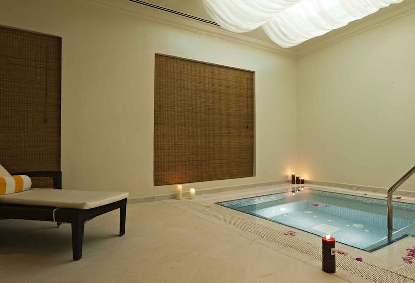 اقامتگاه Magnum Hotel & Suites West Bay