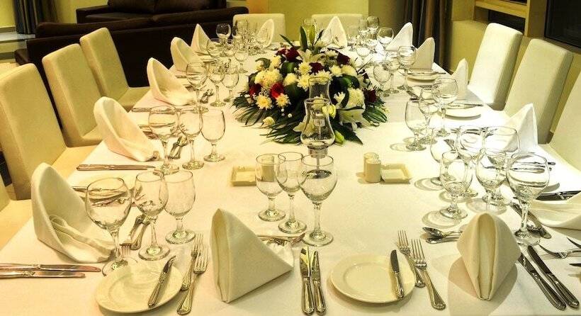 اقامتگاه Magnum Hotel & Suites West Bay