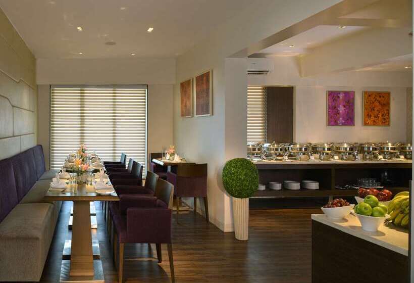 إقامة Residency Sarovar Portico