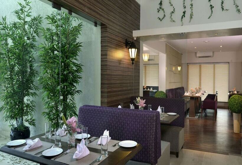 إقامة Residency Sarovar Portico