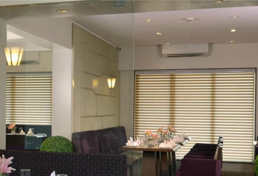 إقامة Residency Sarovar Portico