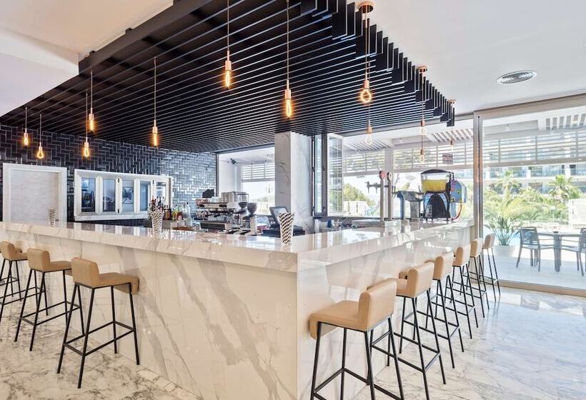 هتل Best Punta Dorada