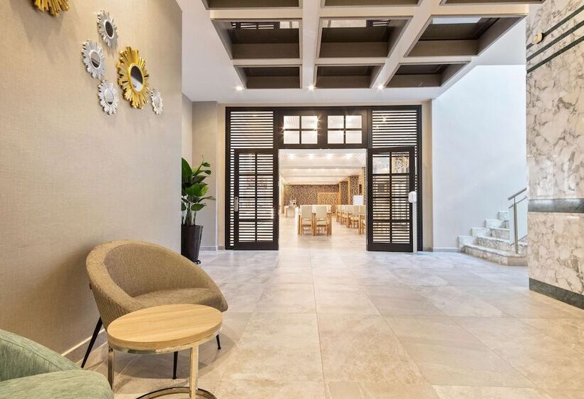 هتل Best Punta Dorada