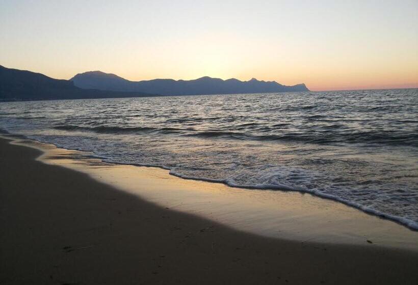 ユースホステル Enny Camere