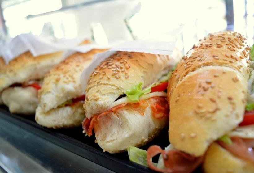 ユースホステル Enny Camere