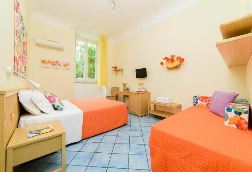 تختخواب و صبحانه Sharon House