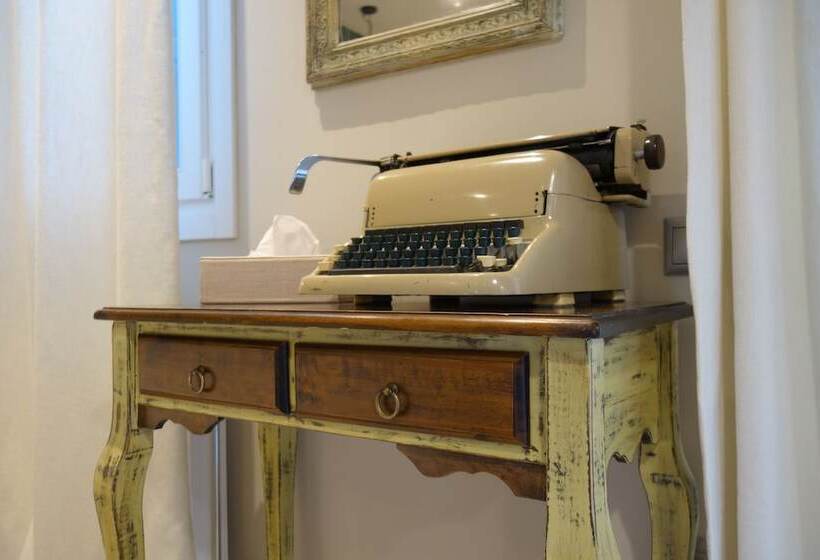 Ganimede Hotel, Galaxidi