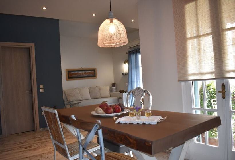 Ganimede Hotel, Galaxidi