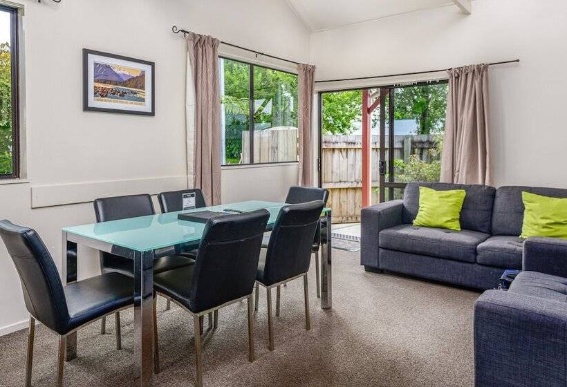 ホテル 10 Cottages