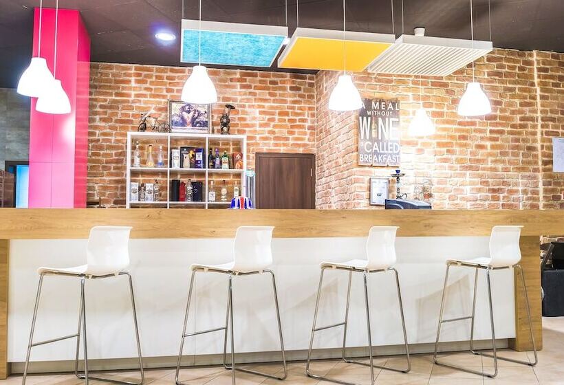 Отель Admiral Plaza