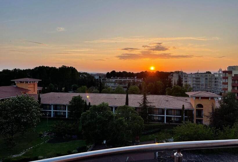 Отель Admiral Plaza