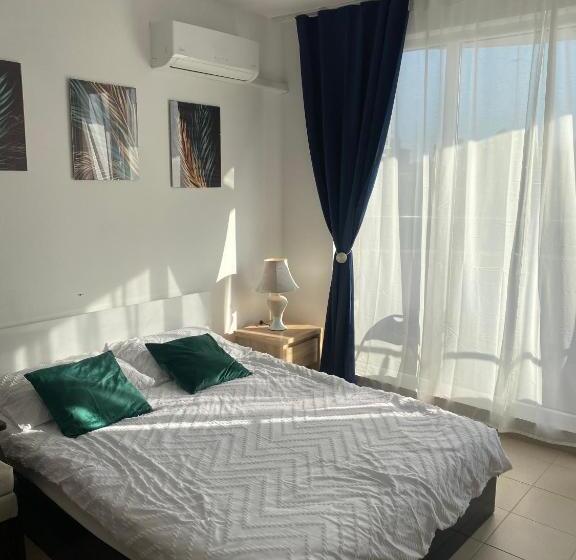 Отель Admiral Plaza