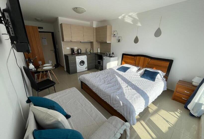 Отель Admiral Plaza