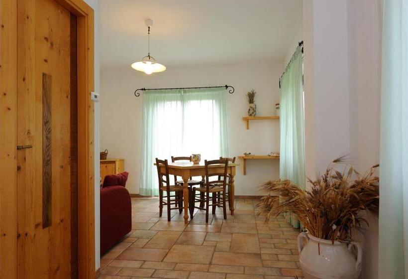 هتل Agriturismo La Torriola