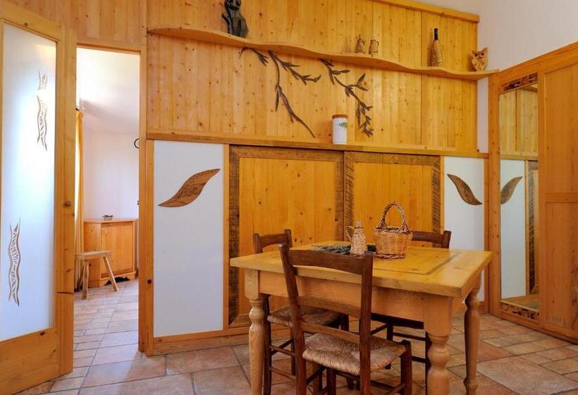 هتل Agriturismo La Torriola