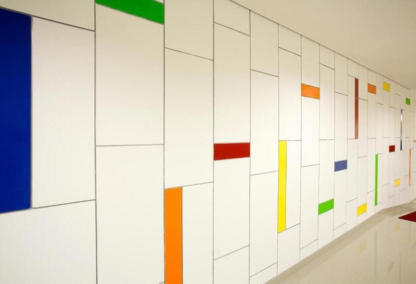 Amaris Hotel Seasons City