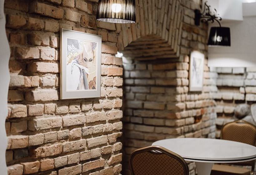 هتل Moon Garden Boutique