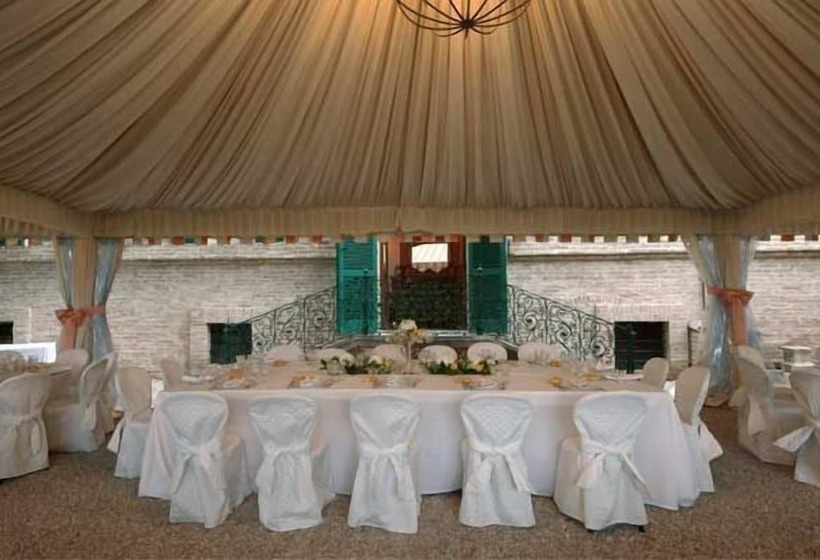 هتل Borgo Storico Seghetti Panichi