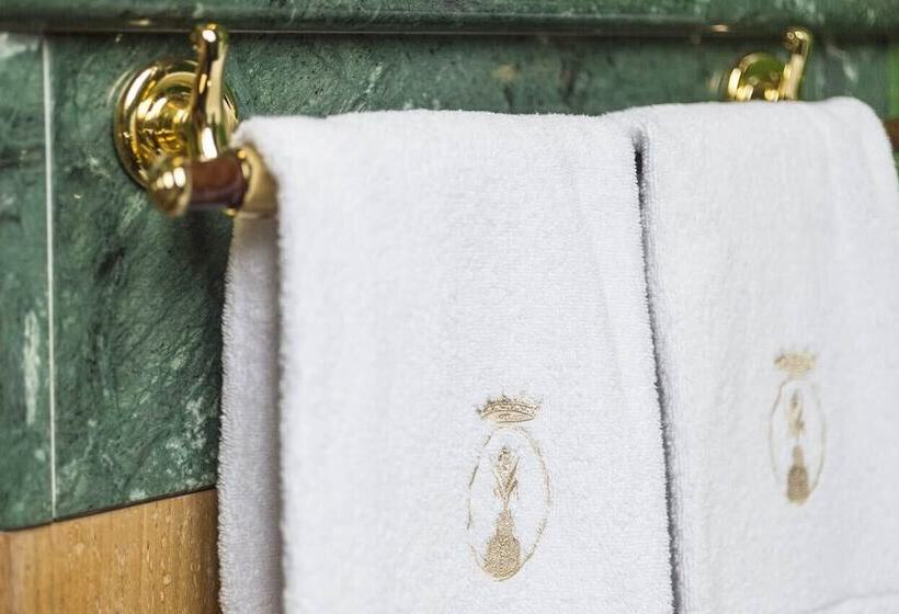 هتل Borgo Storico Seghetti Panichi