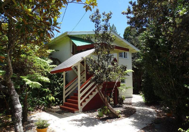 Отель Chalet Kilauea Collection - Inn At Volcano