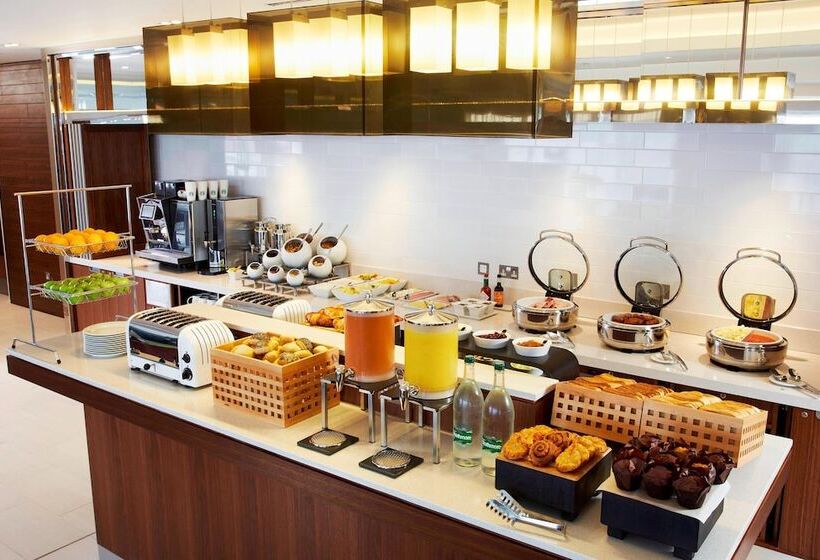 בית מלון כפרי Courtyard By Marriott Aberdeen Airport