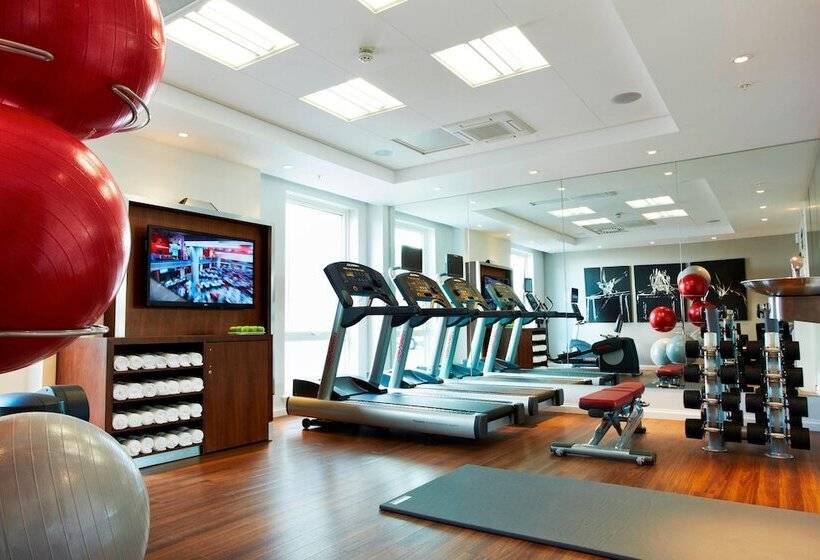 ホテル Courtyard By Marriott Aberdeen Airport