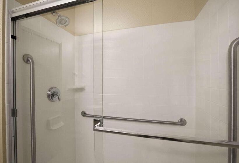 בית מלון כפרי Days Inn & Suites By Wyndham Winnipeg Airport Manitoba