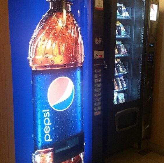 בית מלון כפרי Days Inn & Suites By Wyndham Winnipeg Airport Manitoba