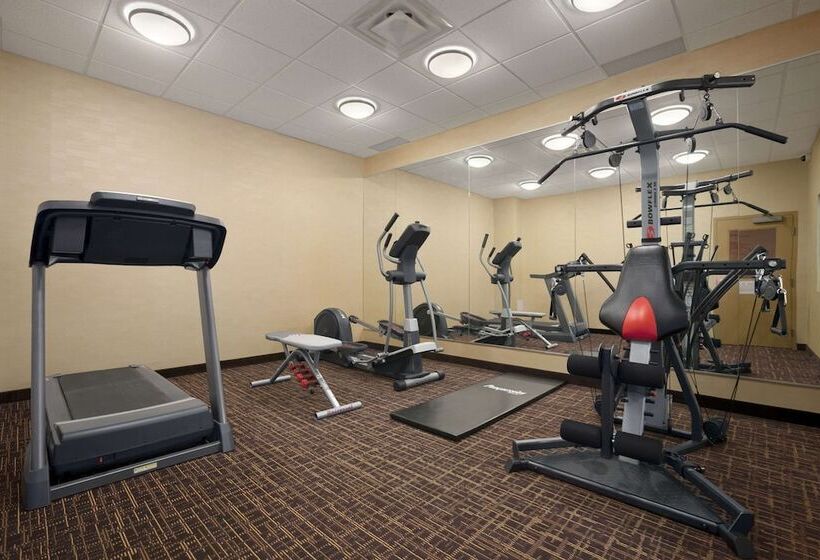 בית מלון כפרי Days Inn & Suites By Wyndham Winnipeg Airport Manitoba