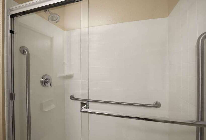 בית מלון כפרי Days Inn & Suites By Wyndham Winnipeg Airport Manitoba