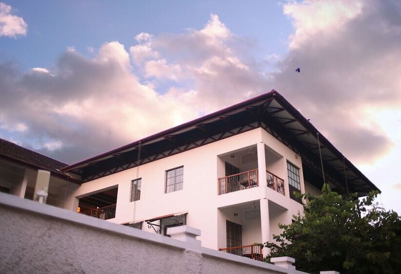 호텔 Eighth Bastion Fort Kochi   A Cgh Earth Experience