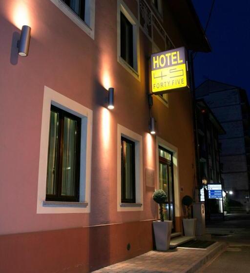 בית מלון כפרי Fortyfive