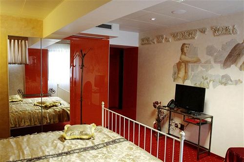 هتل Grand Pier  Old Town