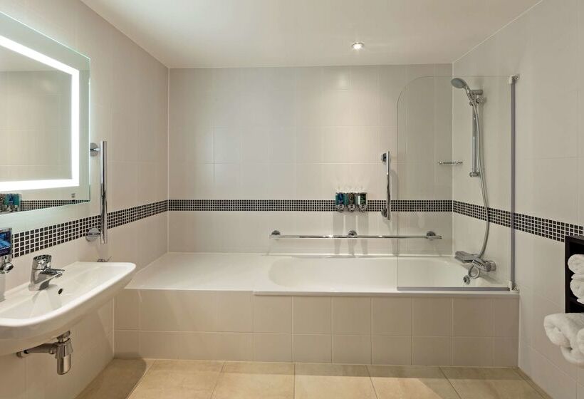 Отель Hampton By Hilton London Gatwick Airport