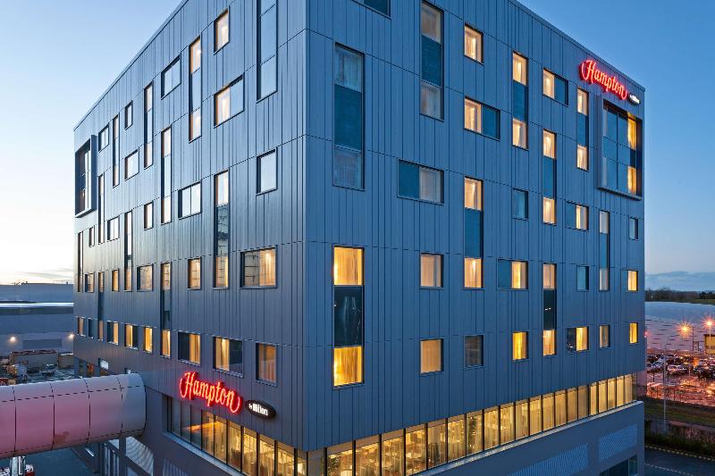 Отель Hampton By Hilton London Gatwick Airport