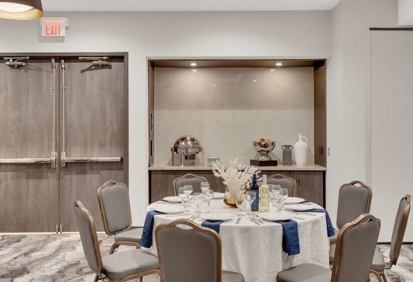 בית מלון כפרי Hilton Garden Inn Toronto/brampton